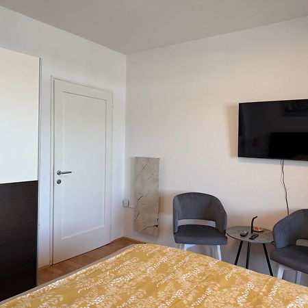 Studio Apartment Harbour Pula Exterior photo