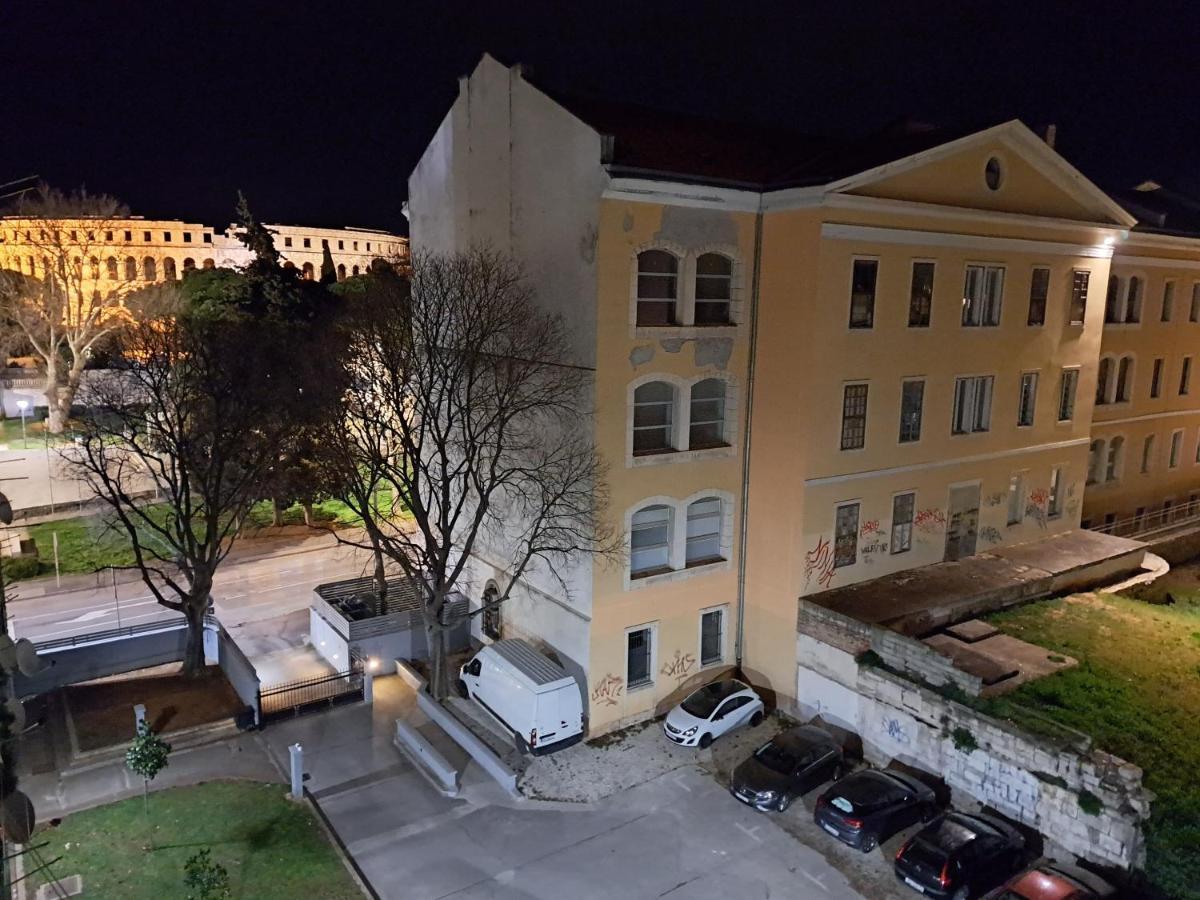 Studio Apartment Harbour Pula Exterior photo