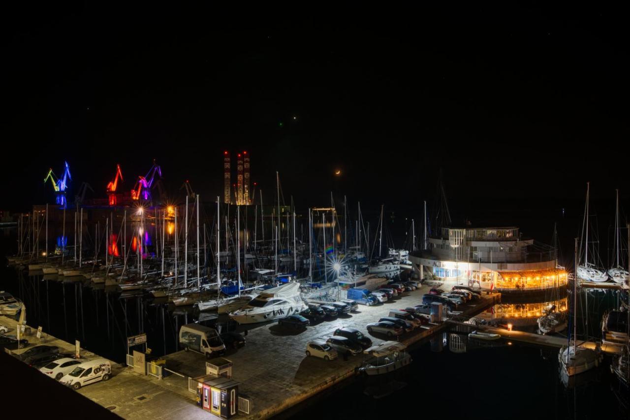 Studio Apartment Harbour Pula Exterior photo